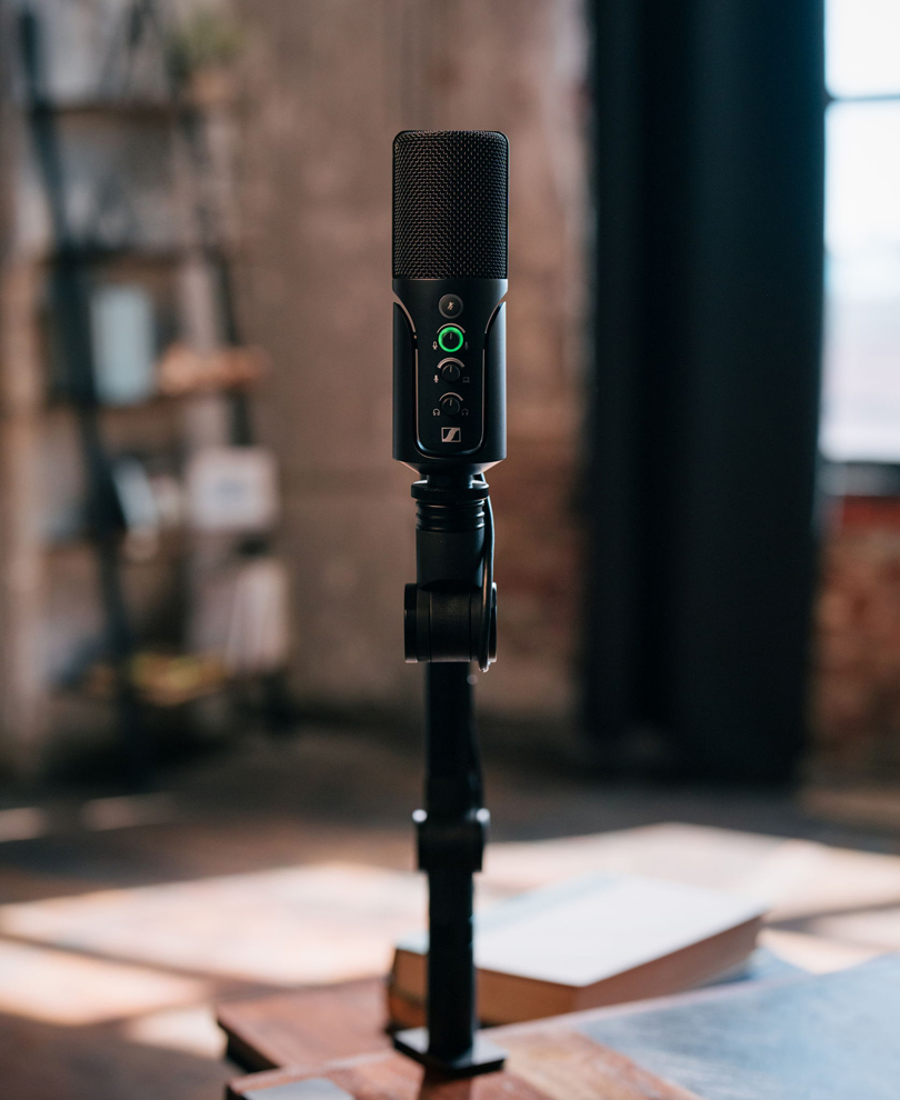 Sennheiser Profile USB Mic - надійний і стильний мікрофон, що оптимізований для професійної роботи зі звуком у режимі онлайн-стріму та запису підкастів - просто, якісно і дуже недорого